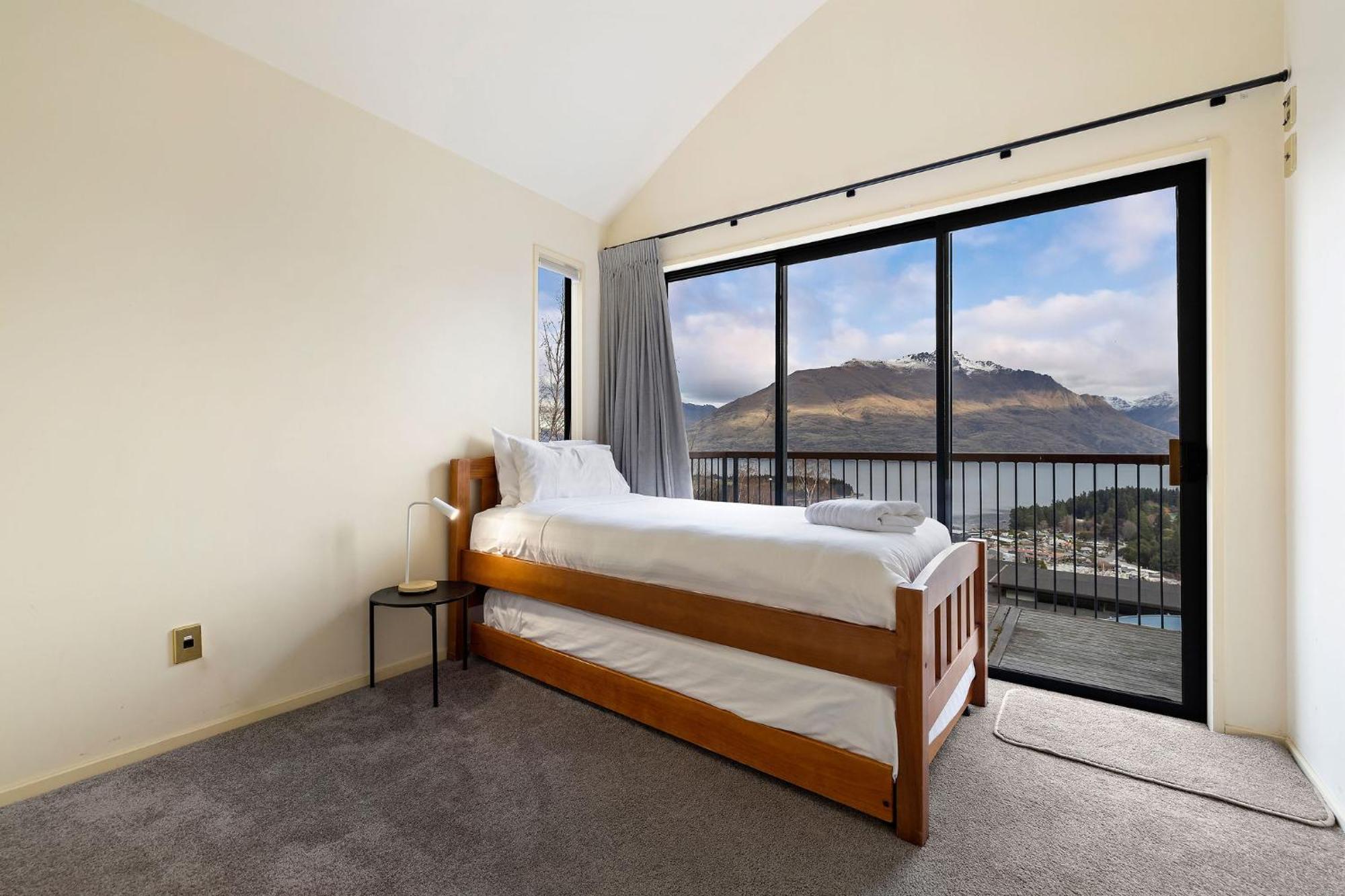 Belfast Retreat - Views And Pool Ferienhaus Queenstown